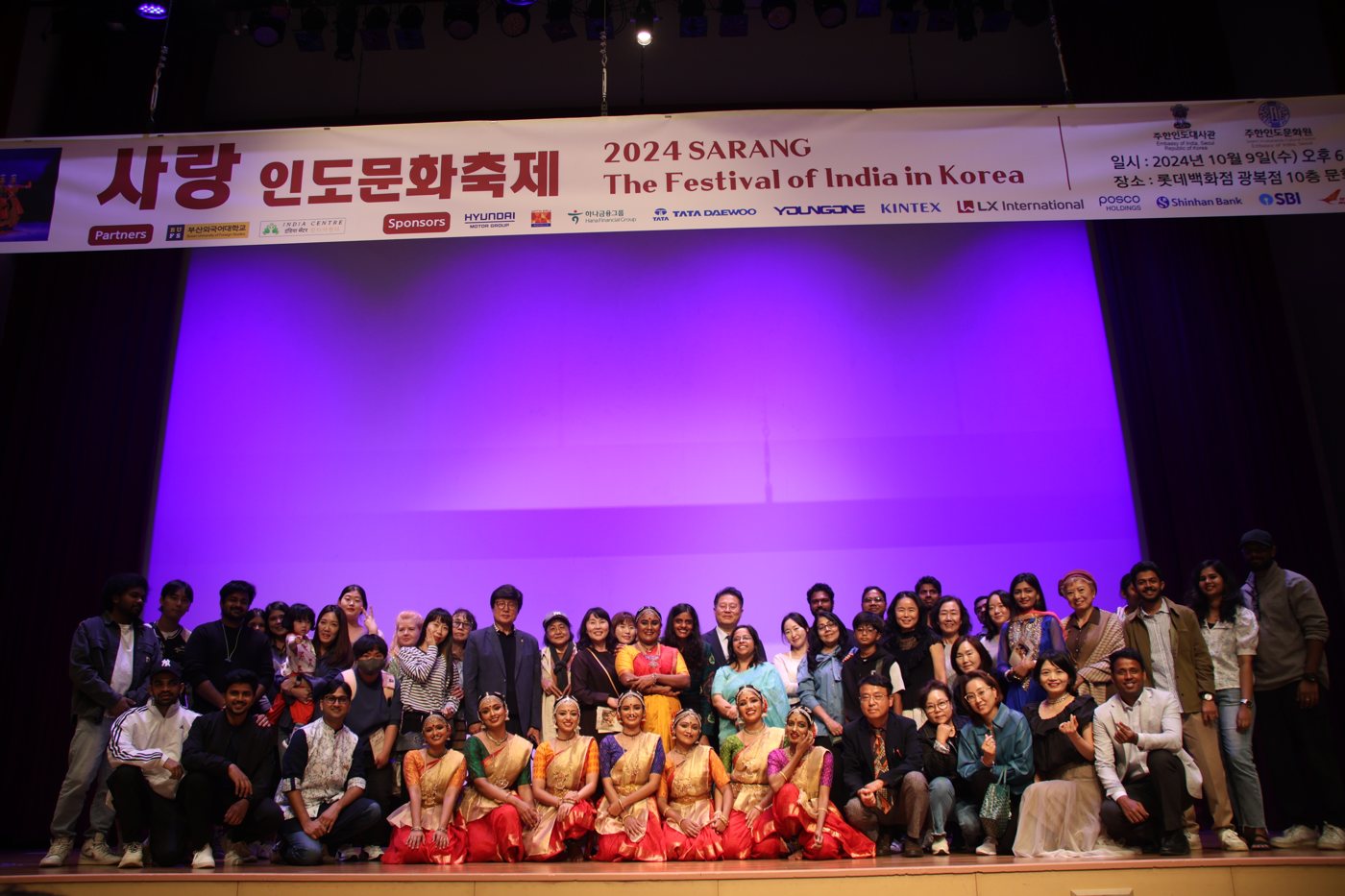 롯데백화점 행사 후 기념촬영